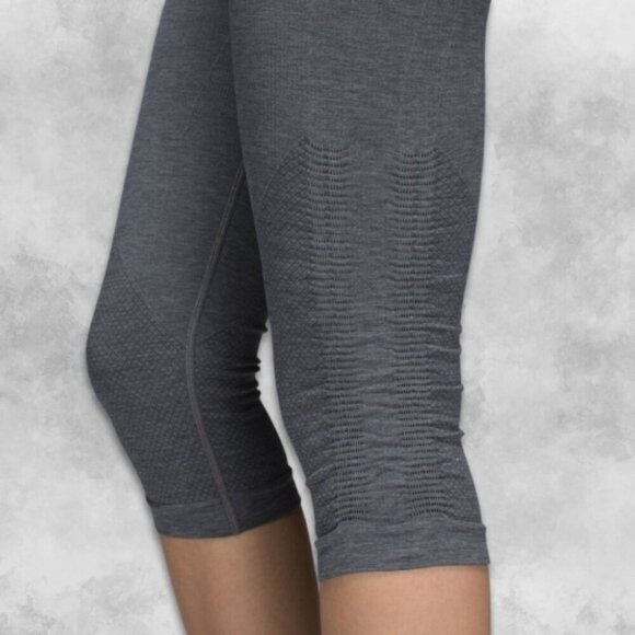Lululemon Cropped Leggings High Waist Ruched Hem Seamless Compression Gray W S - Picture 3 of 6